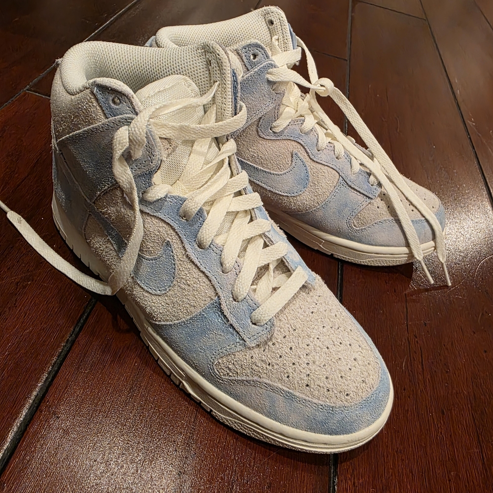 Nike Women's Light Blue and Cream Sneakers